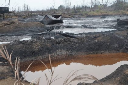 Nigerian Navy - illegal refineries